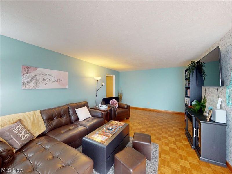 1390 Golden Gate Boulevard, Unit E204, Mayfield Heights, OH 44124 Photo 10