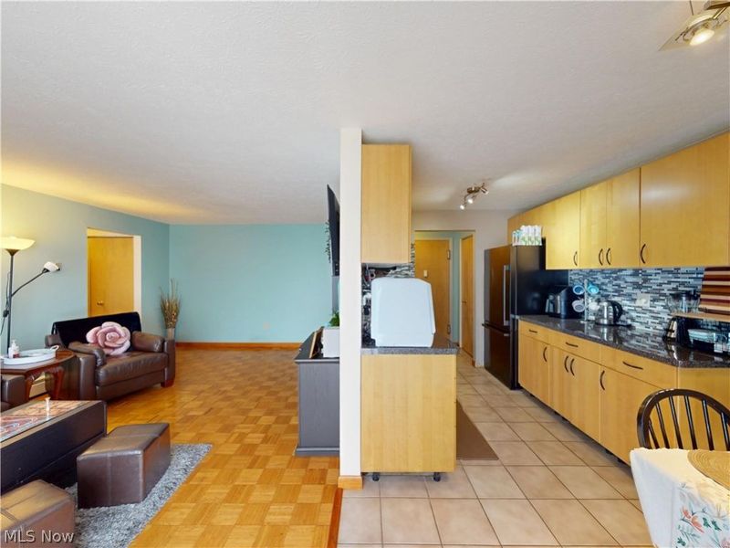 1390 Golden Gate Boulevard, Unit E204, Mayfield Heights, OH 44124 Photo 25