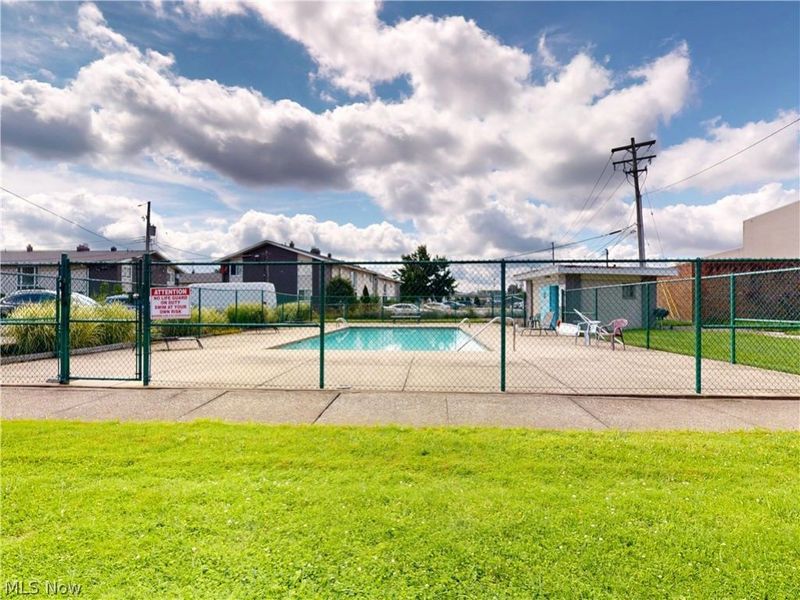 1390 Golden Gate Boulevard, Unit E204, Mayfield Heights, OH 44124 Photo 32