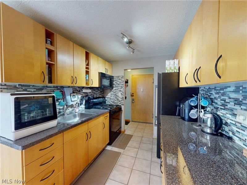 1390 Golden Gate Boulevard, Unit E204, Mayfield Heights, OH 44124 Photo 4
