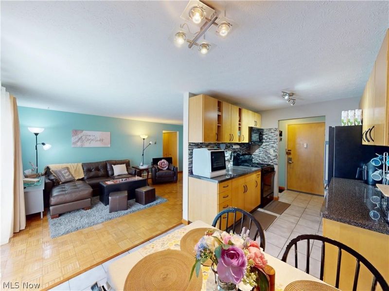 1390 Golden Gate Boulevard, Unit E204, Mayfield Heights, OH 44124 Photo 6