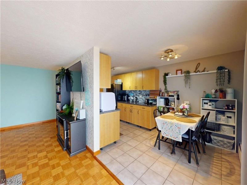 1390 Golden Gate Boulevard, Unit E204, Mayfield Heights, OH 44124 Photo 9