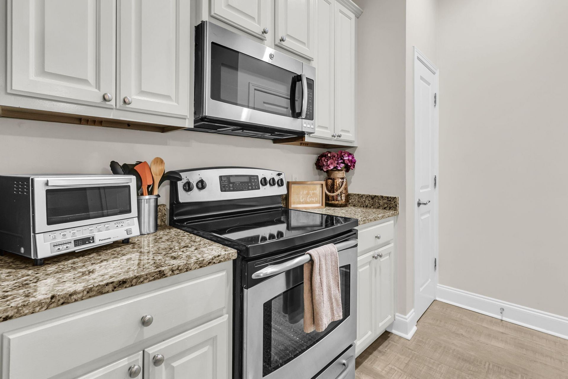 200 River Landing Drive Photo 8