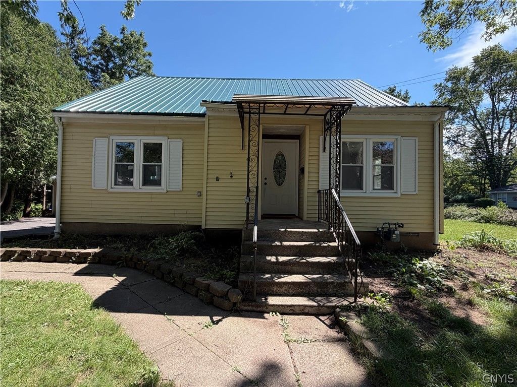 411 S Willow St, Oneida, NY 13421 Main Photo