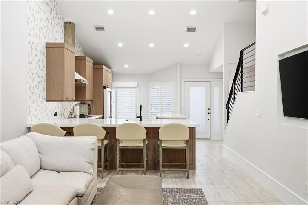 1738 San Bernadino Way, Unit M204, Naples, FL 34109 Photo