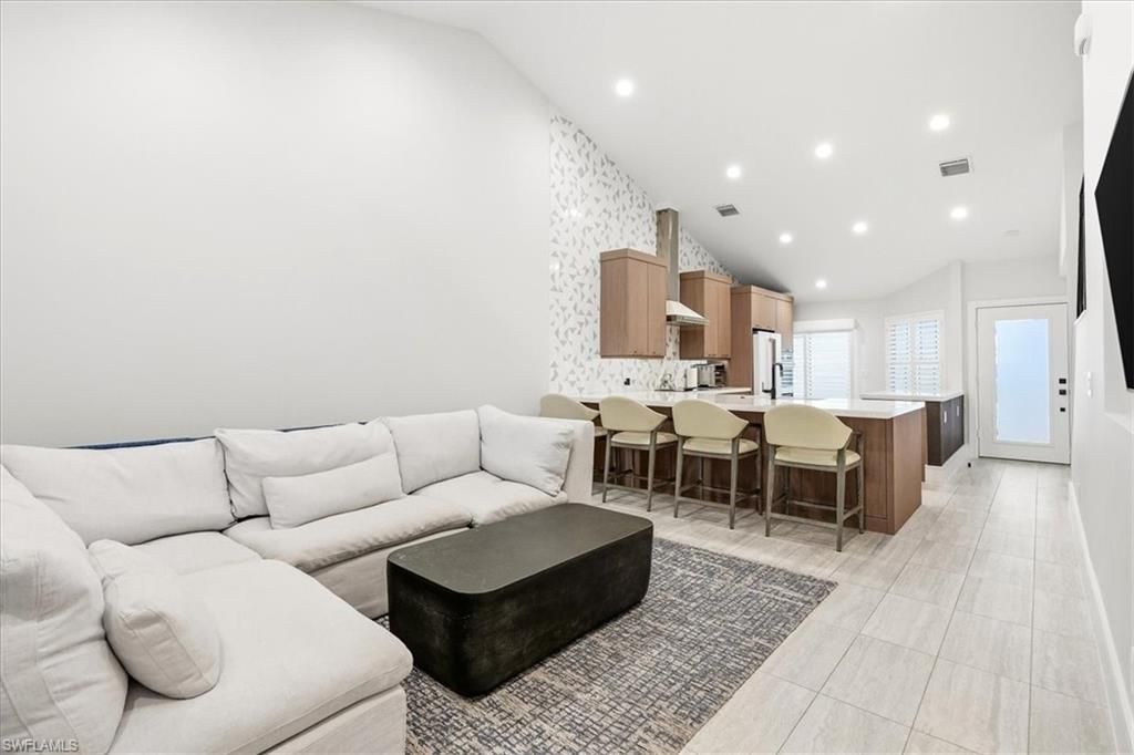 1738 San Bernadino Way, Unit M204, Naples, FL 34109 Photo