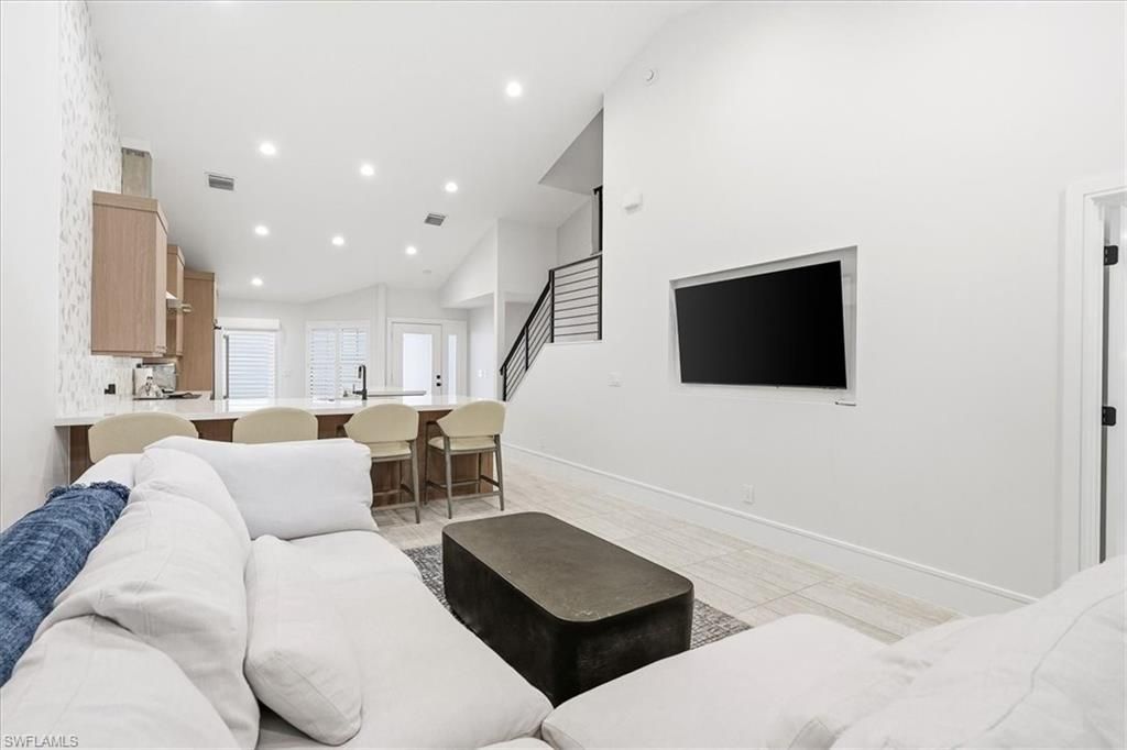 1738 San Bernadino Way, Unit M204, Naples, FL 34109 Photo