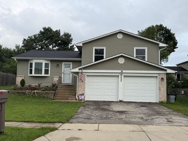 1695 Berkshire Street, Glendale Heights, IL 60139