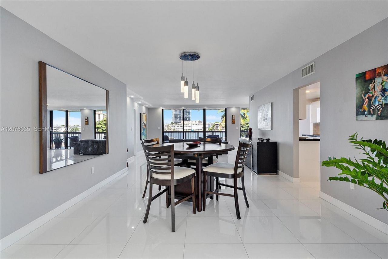 200 Golden Isles Dr, Unit 206, Hallandale Beach, FL 33009 Photo