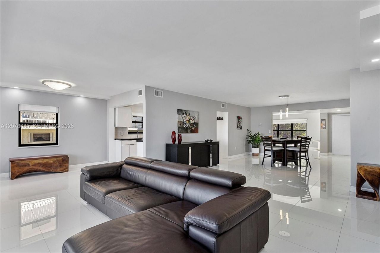 200 Golden Isles Dr, Unit 206, Hallandale Beach, FL 33009 Photo