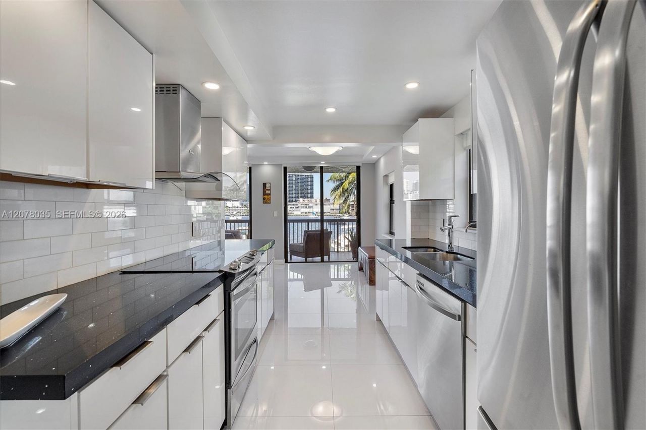 200 Golden Isles Dr, Unit 206, Hallandale Beach, FL 33009 Photo