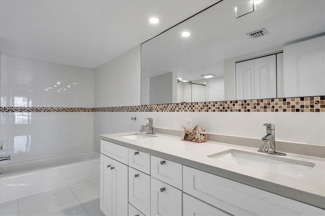 200 Golden Isles Dr, Unit 206, Hallandale Beach, FL 33009 Photo