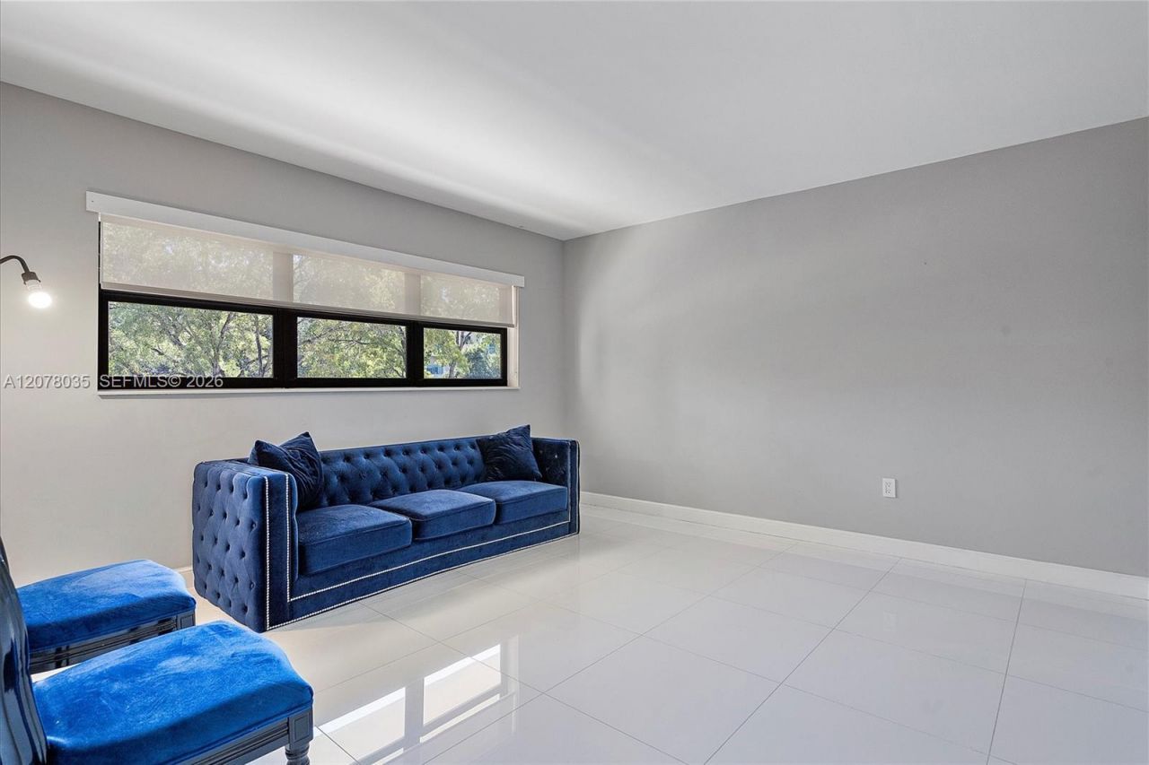 200 Golden Isles Dr, Unit 206, Hallandale Beach, FL 33009 Photo