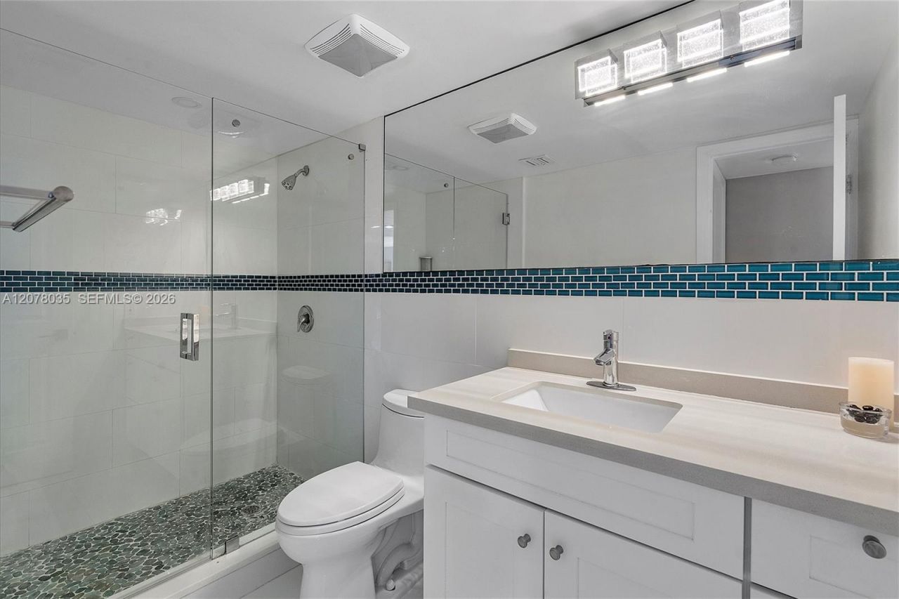 200 Golden Isles Dr, Unit 206, Hallandale Beach, FL 33009 Photo
