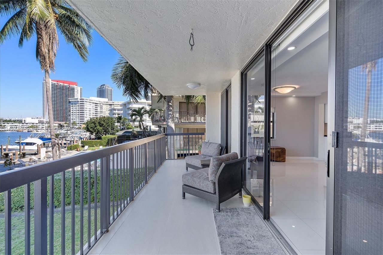 200 Golden Isles Dr, Unit 206, Hallandale Beach, FL 33009 Photo