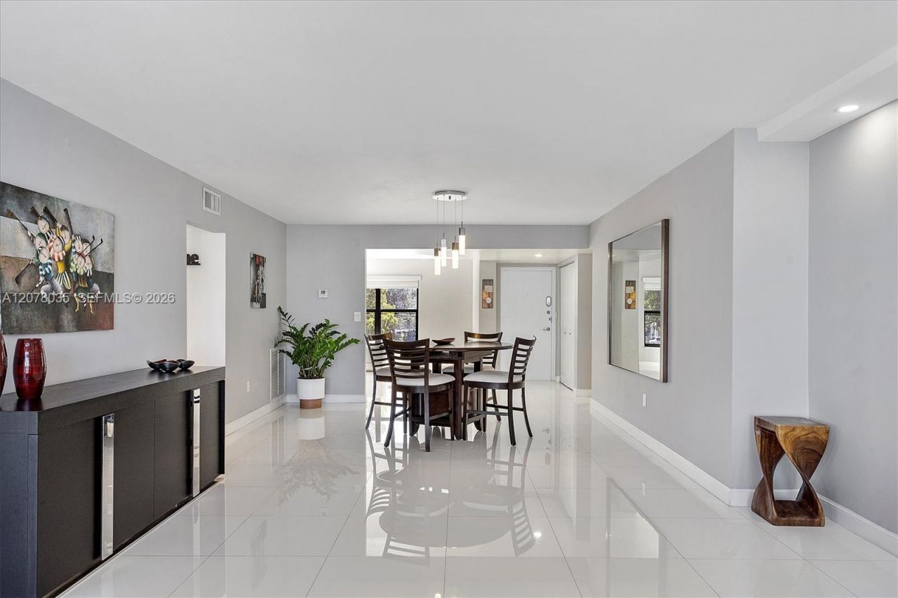 200 Golden Isles Dr, Unit 206, Hallandale Beach, FL 33009 Photo