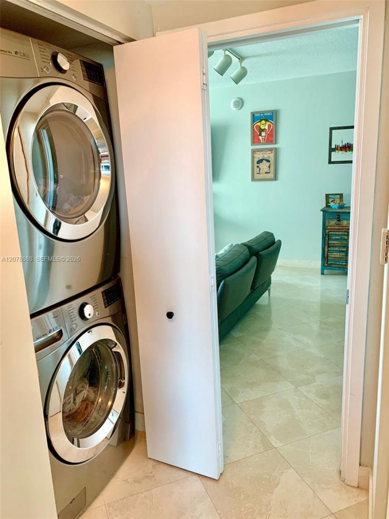 325 S Biscayne Blvd , Unit 2714, Miami, FL 33131 Photo