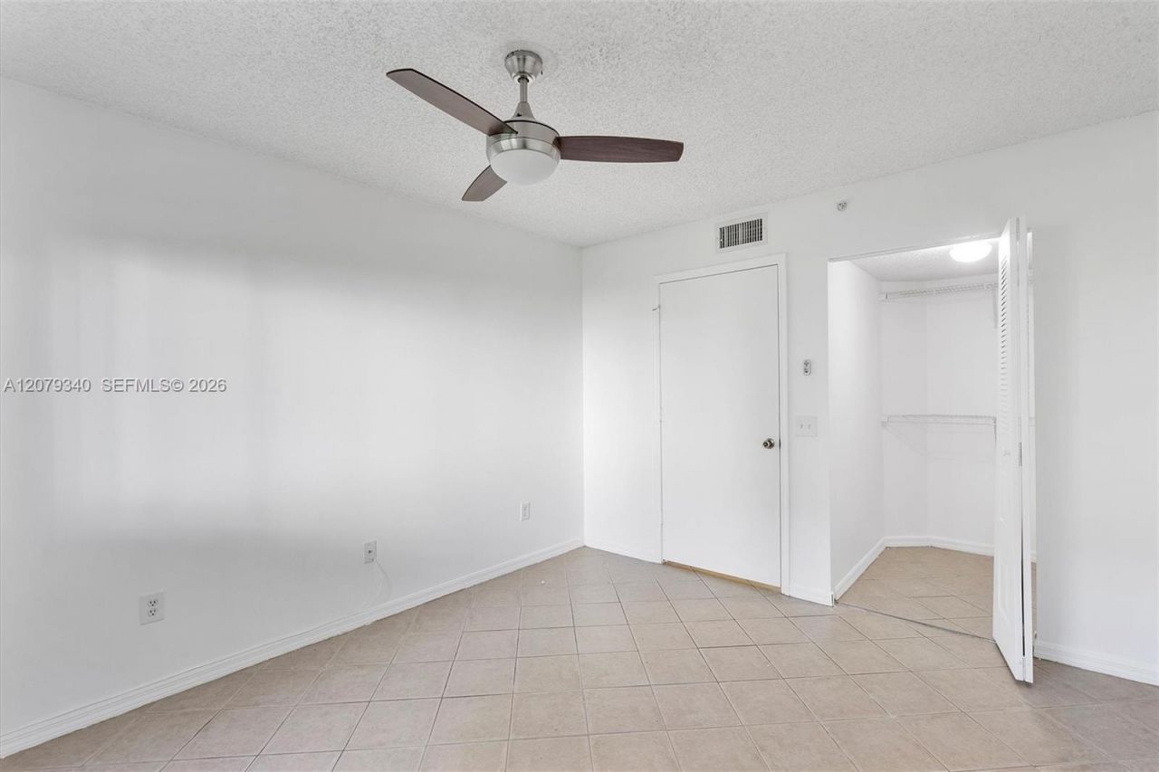 450 S Park Rd , Unit 5-105, Hollywood, FL 33021 Photo