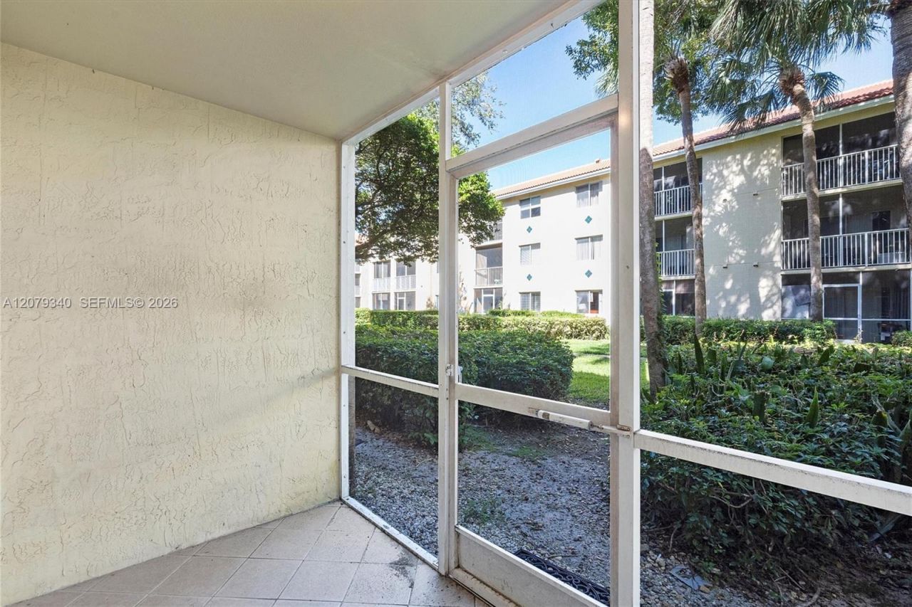 450 S Park Rd , Unit 5-105, Hollywood, FL 33021 Photo