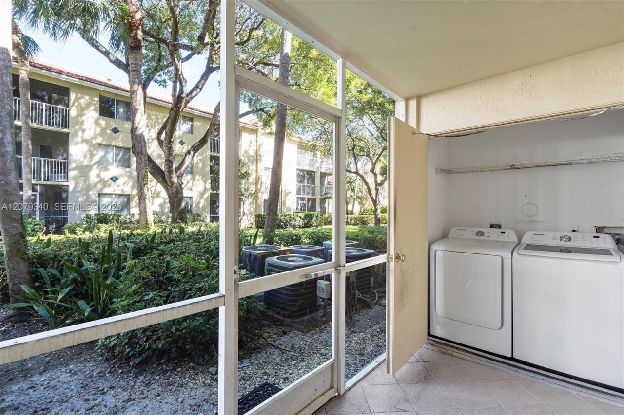 450 S Park Rd , Unit 5-105, Hollywood, FL 33021 Photo