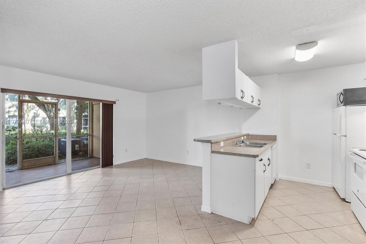450 S Park Rd , Unit 5-105, Hollywood, FL 33021 Photo