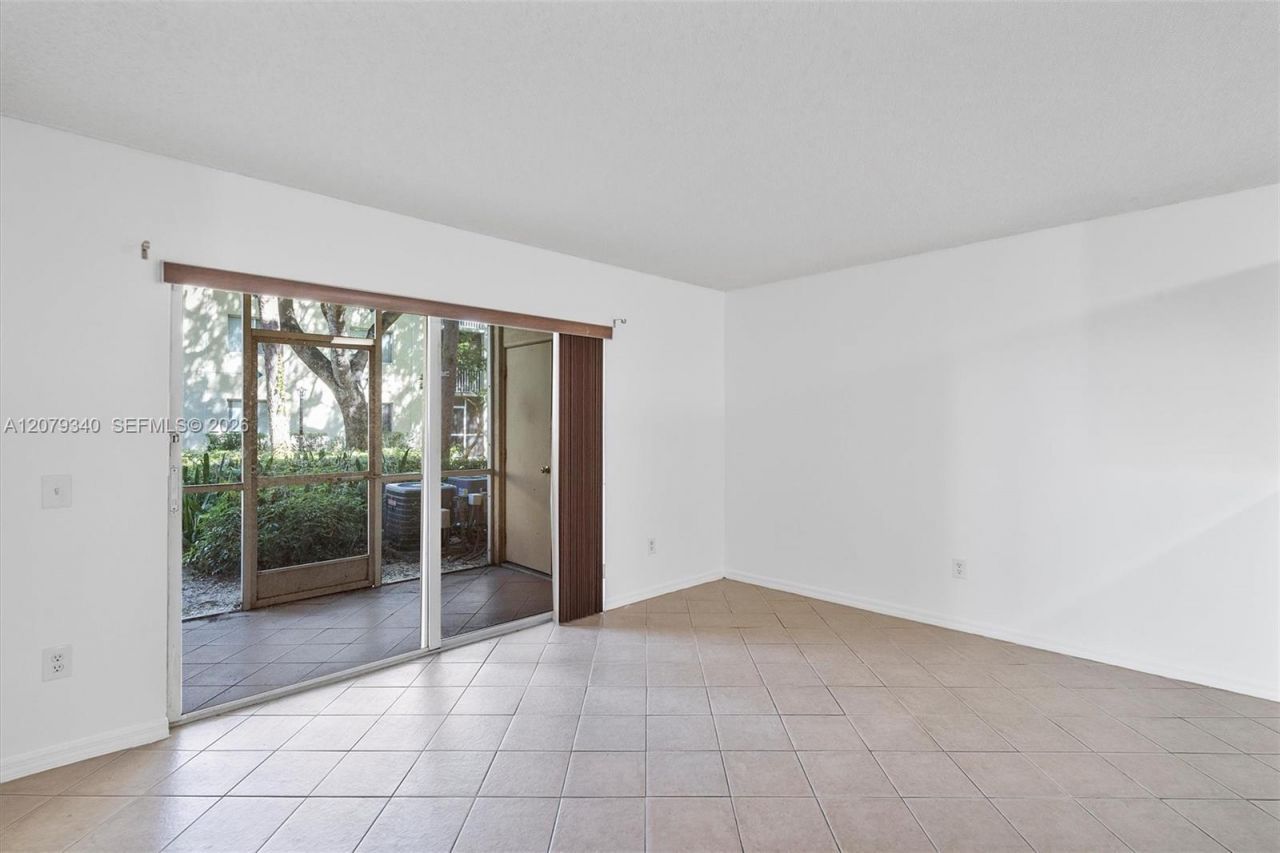 450 S Park Rd , Unit 5-105, Hollywood, FL 33021 Photo