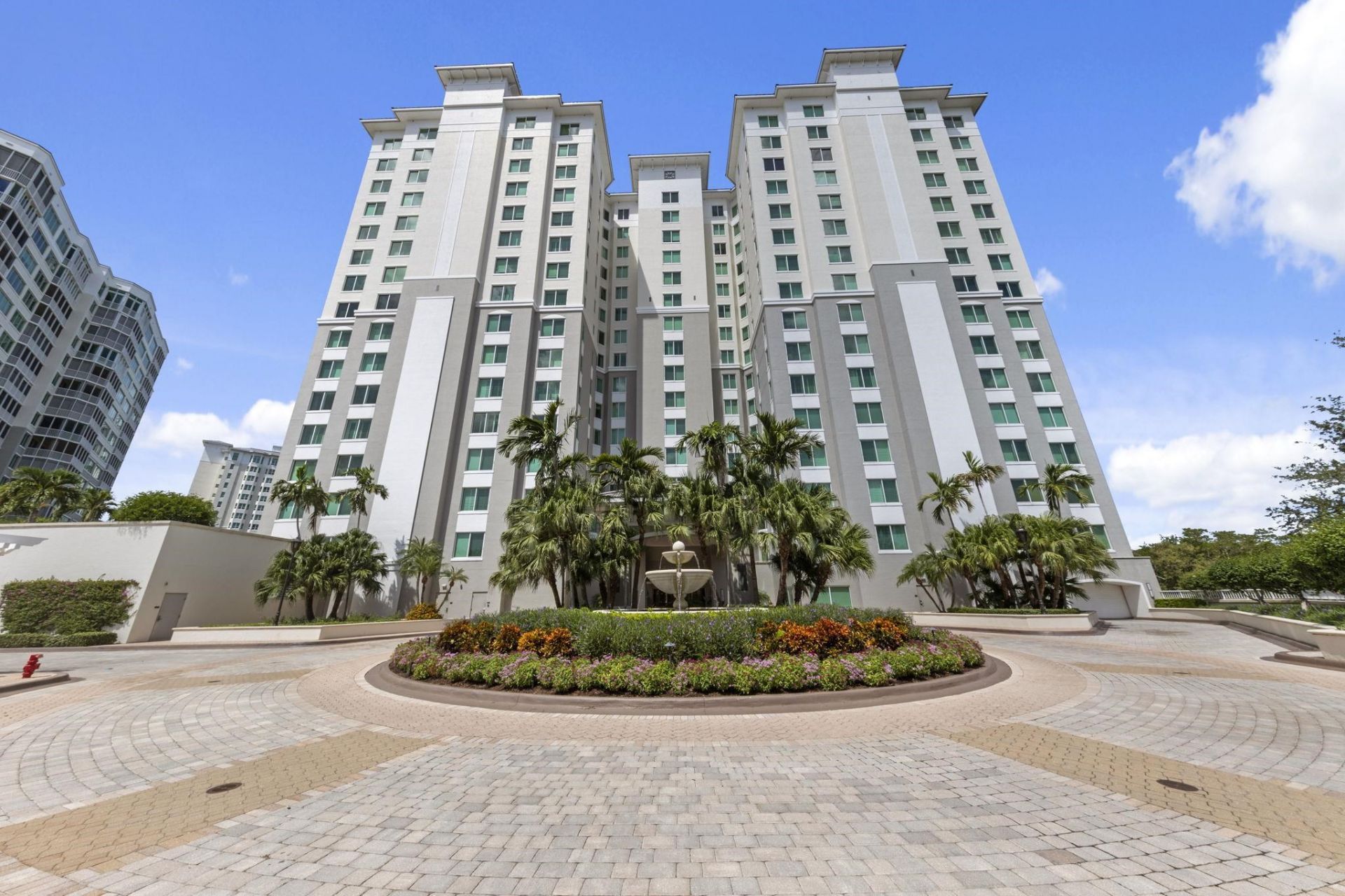265 Indies Way, Unit 602, Naples, FL 34110 Photo