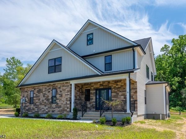 5 Emerald Dr, Hardyston, NJ 07419