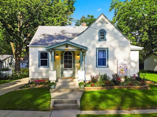 930 N Dixon Avenue , Dixon, IL 61021