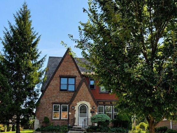 221 East Avenue , Park Ridge, IL 60068
