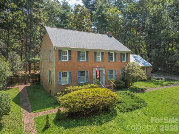 200 Heathcote Road , Hendersonville, NC 28791
