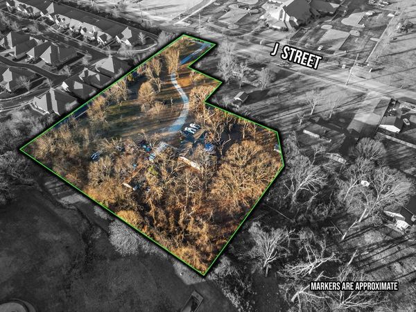 804 NE J Street , Bentonville, AR 72712