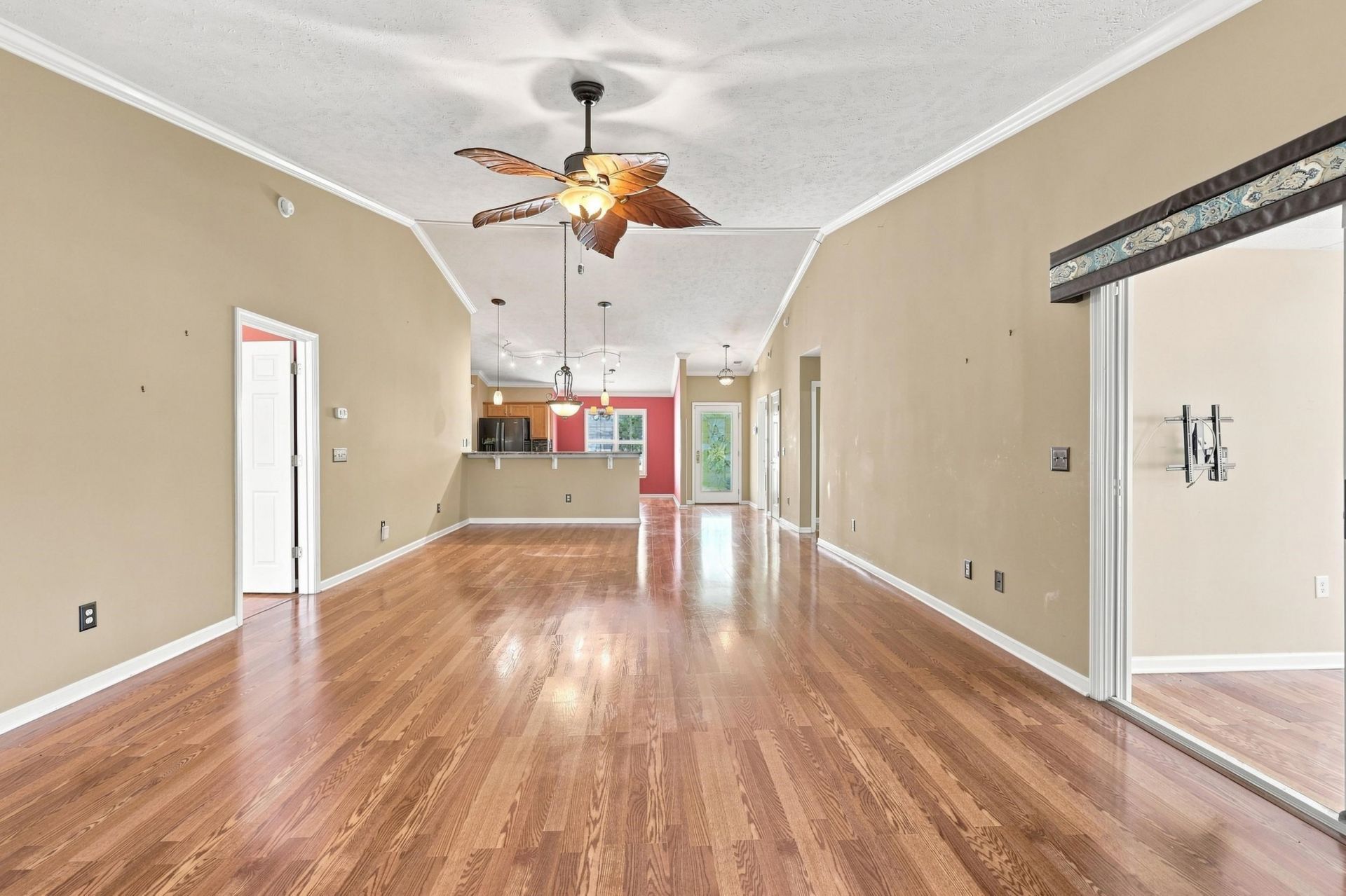 303 Vermillion Dr. Photo 18