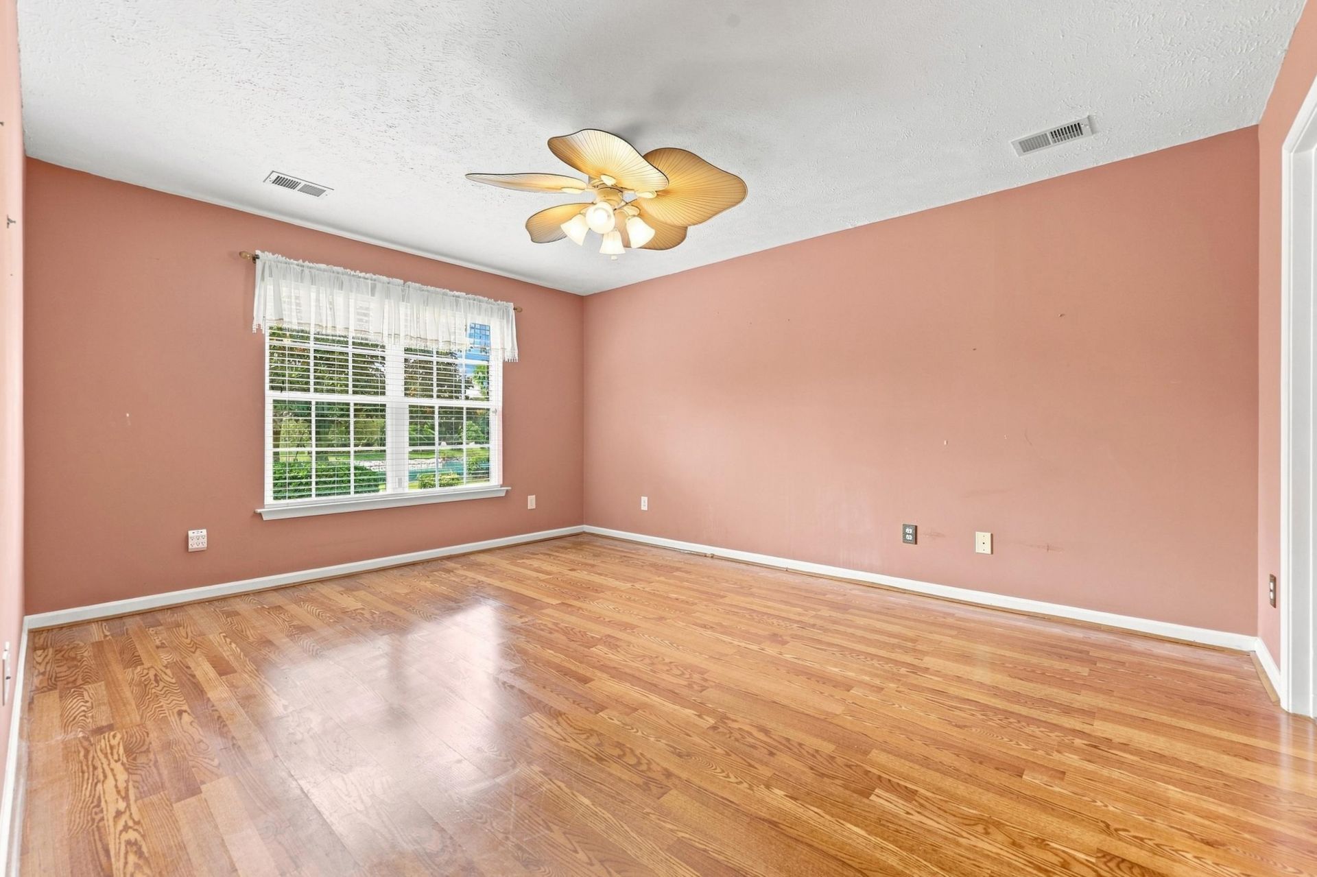 303 Vermillion Dr. Photo 24