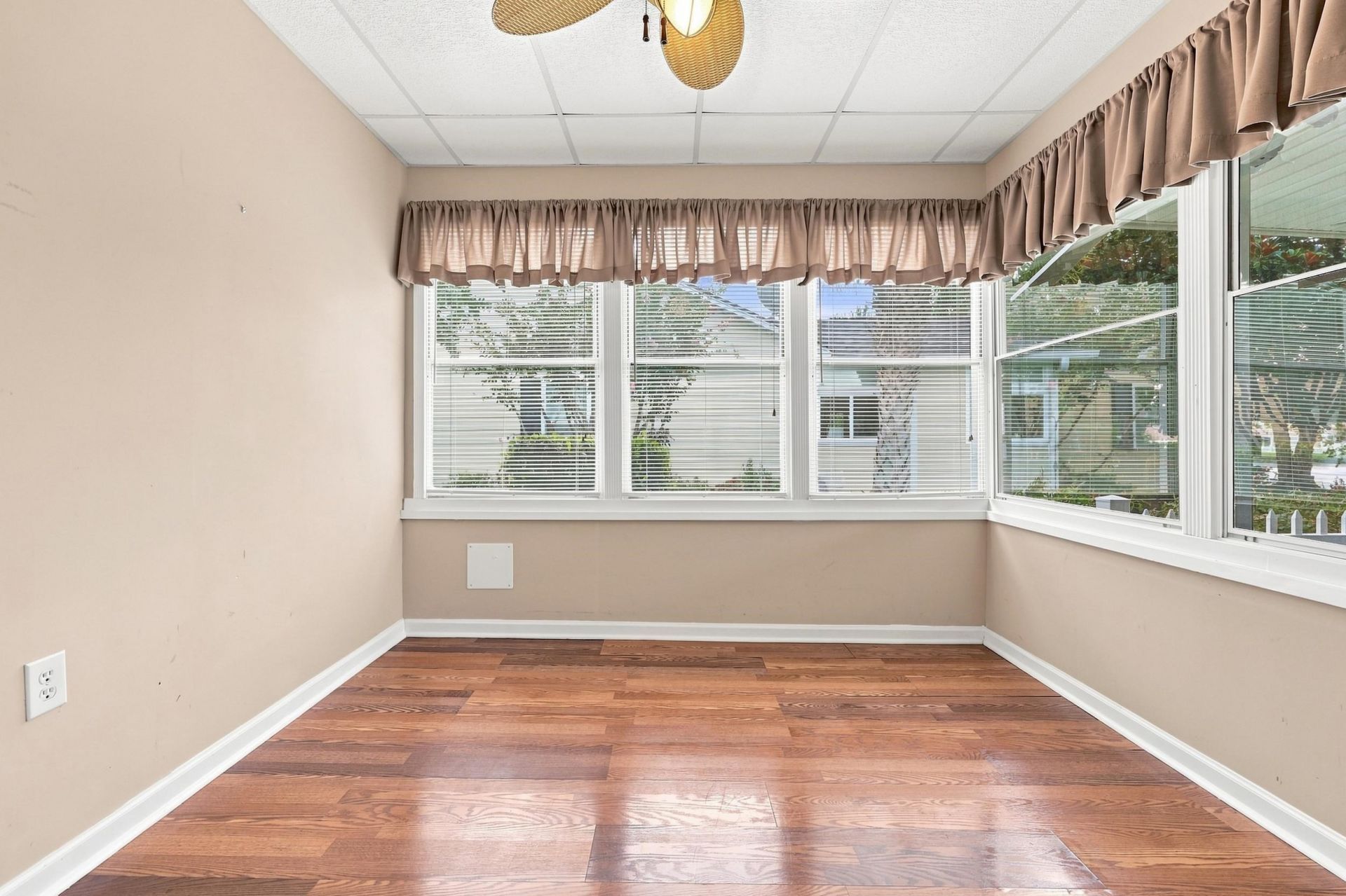 303 Vermillion Dr. Photo 32