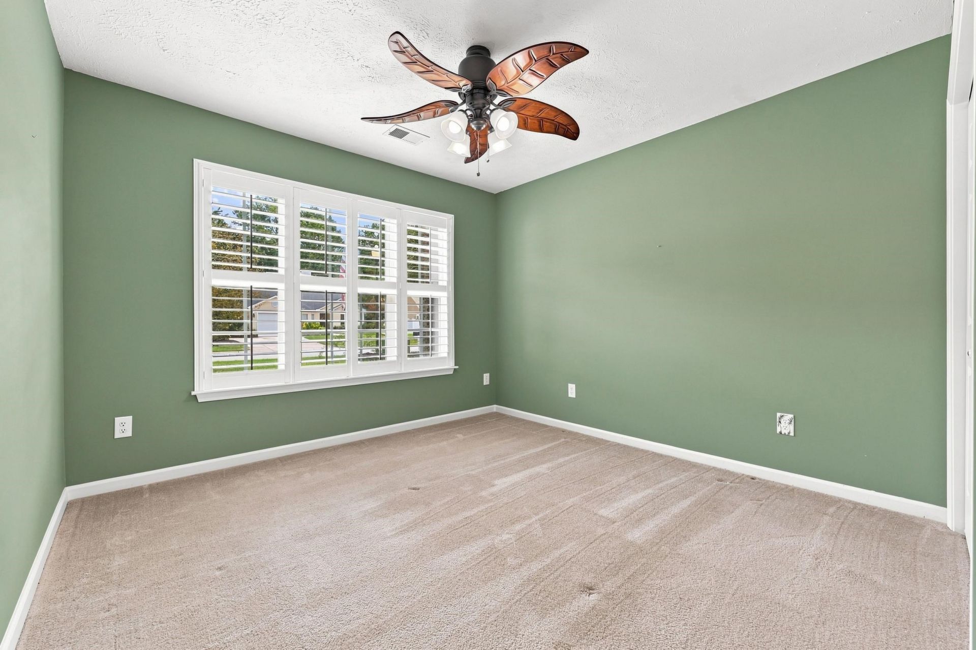 303 Vermillion Dr. Photo 8