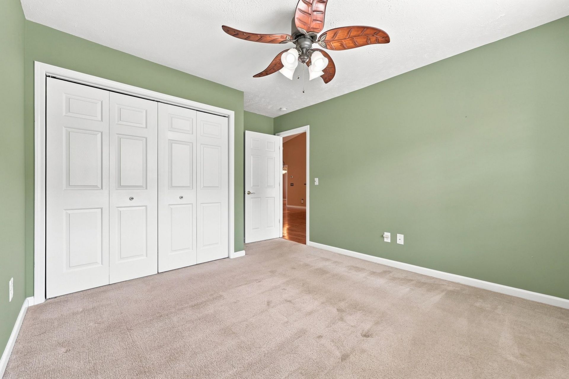 303 Vermillion Dr. Photo 9