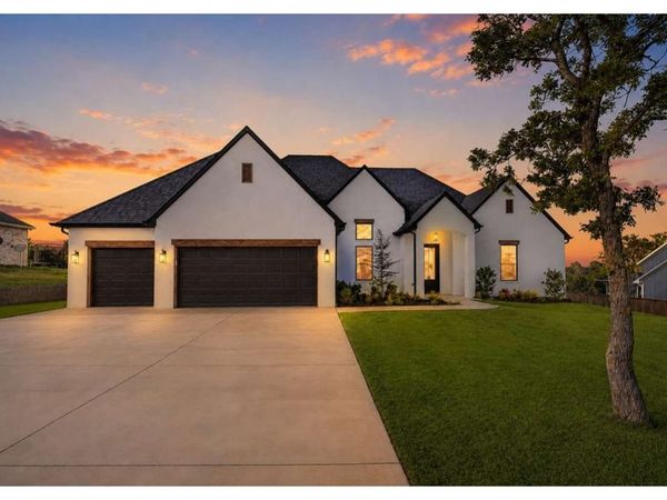 3072 Road Runner Court, Guthrie, OK 73044