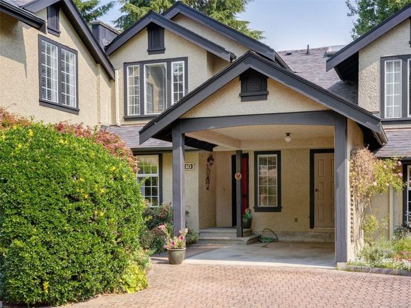2566 Penrhyn St, Unit #10, Saanich, BC V8N 1G1