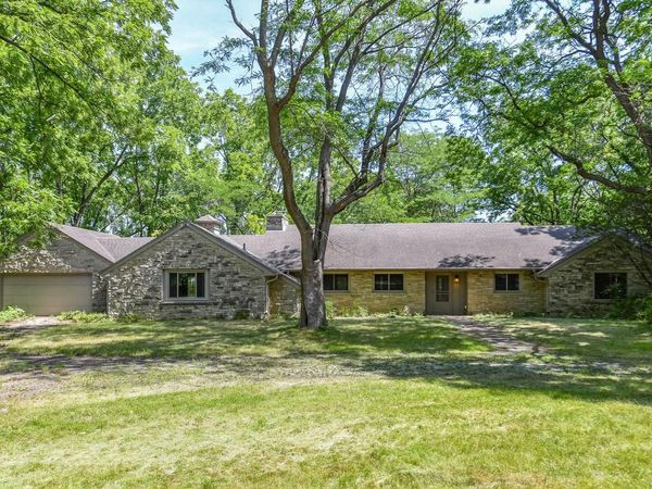 W269S3178 Merrill Hills ROAD, Waukesha, WI 53189