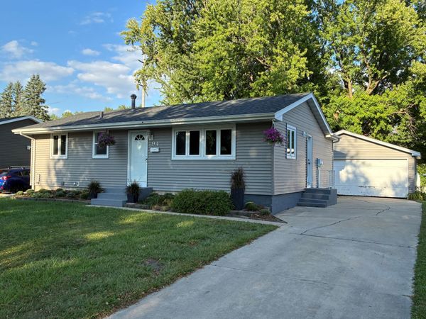 94 36th Avenue NW, Rochester, MN 55901