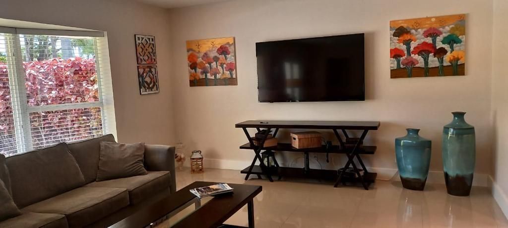 1321 Madison Street, Hollywood, FL 33019 Photo