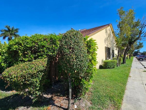 491 Springdale Circle, Palm Springs, FL 33461