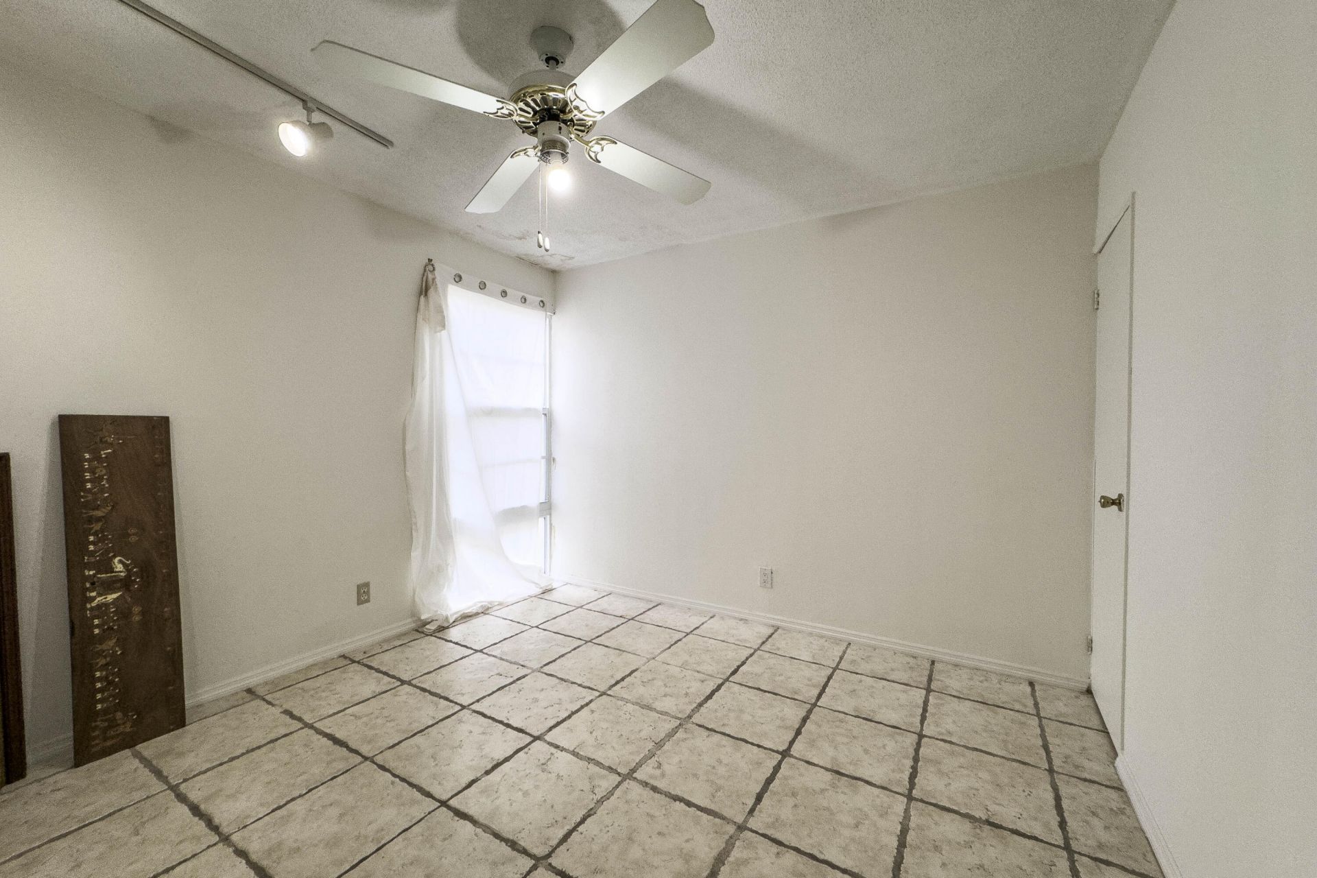 2540 Boundbrook Boulevard, Unit 204, Palm Springs, FL 33406 Photo