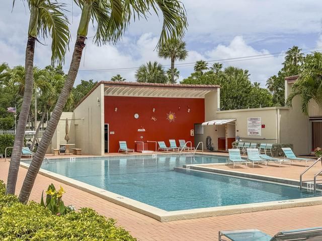 2540 Boundbrook Boulevard, Unit 204, Palm Springs, FL 33406 Photo