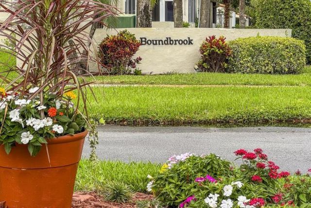 2540 Boundbrook Boulevard, Unit 204, Palm Springs, FL 33406 Photo