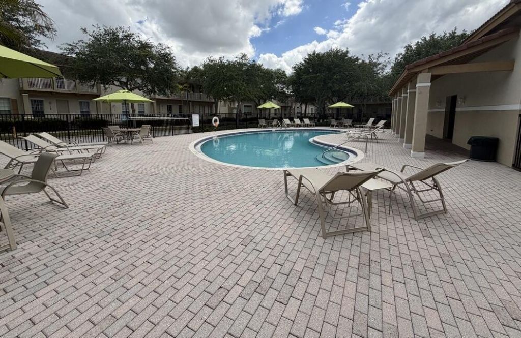 2401 NW 7th Street, Boynton Beach, FL 33426 Photo