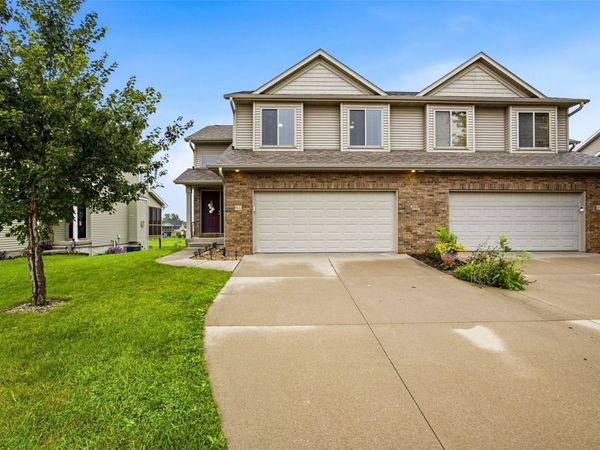 90 S Park Ridge Road , North Liberty, IA 52317
