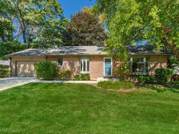668 S Circle Avenue , Port Barrington, IL 60010