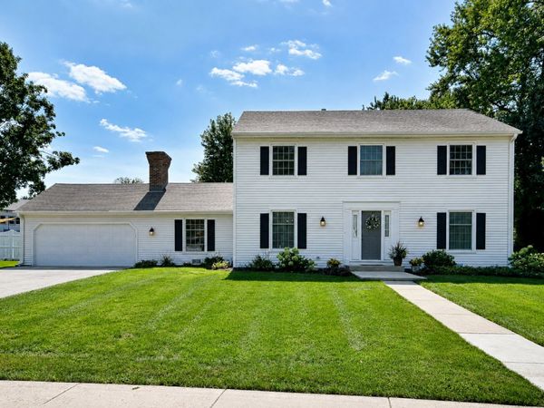 6S370 New Castle Road , Naperville, IL 60540